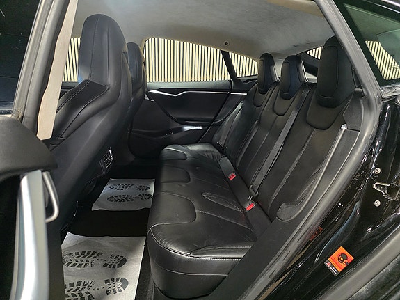 Tesla Model S 18 of 30