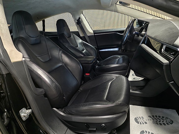 Tesla Model S 22 of 30