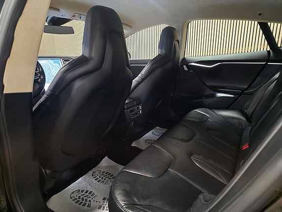 Tesla Model S 19 of 30