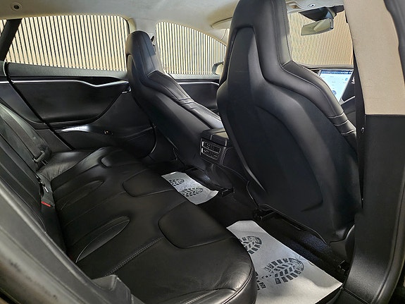 Tesla Model S 20 of 30