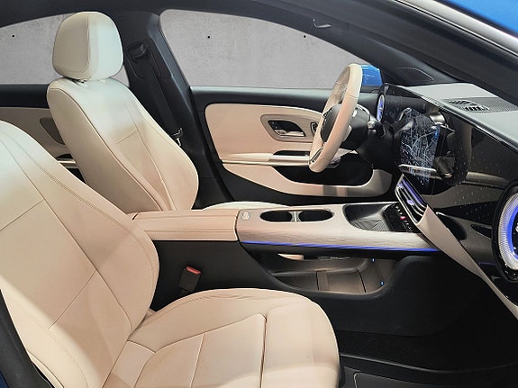 Mercedes-Benz CLA350 11 of 20