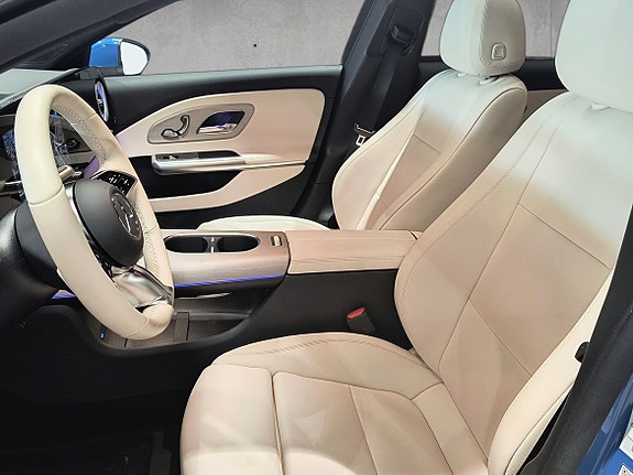 Mercedes-Benz CLA350 6 of 20