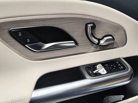 Mercedes-Benz CLA350 12 of 20