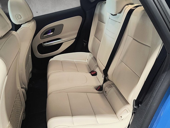 Mercedes-Benz CLA350 16 of 20