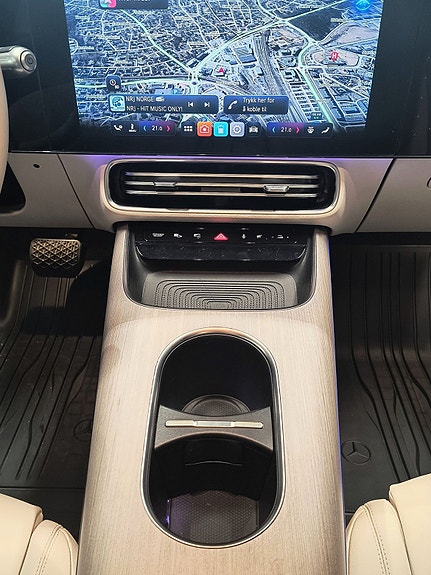 Mercedes-Benz CLA350 14 of 20
