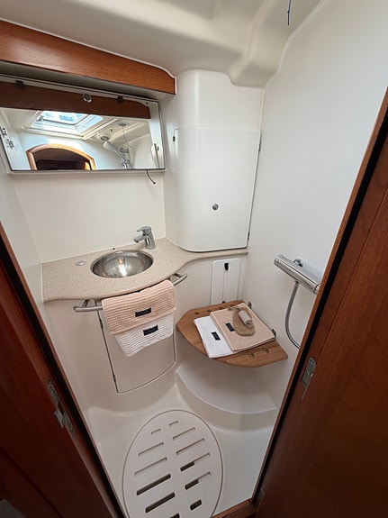 Jeanneau Sun Odyssey 54 DS – Ny motor | Nytt teakdekk | Omfattende oppgradert 27 of 30