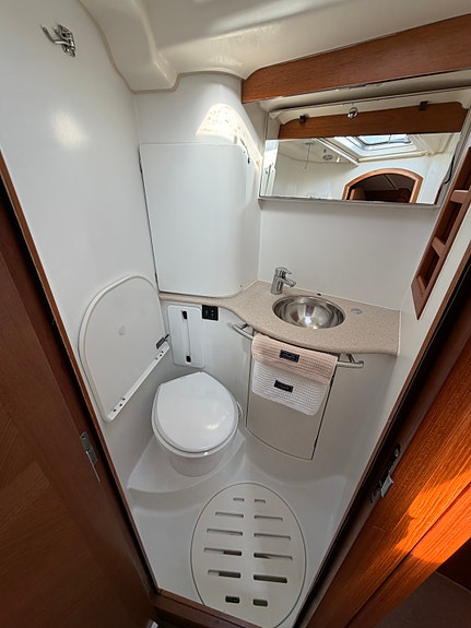 Jeanneau Sun Odyssey 54 DS – Ny motor | Nytt teakdekk | Omfattende oppgradert 26 of 30