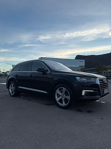 Audi Q7 7 of 30