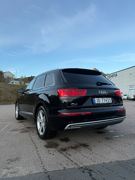 Audi Q7 11 of 30