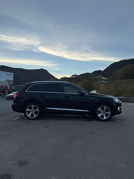 Audi Q7 8 of 30