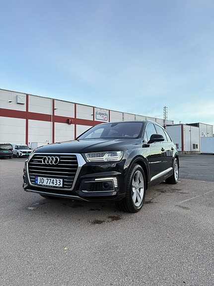 Audi Q7 2 of 30