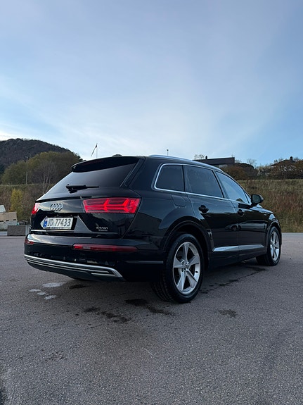Audi Q7 9 of 30