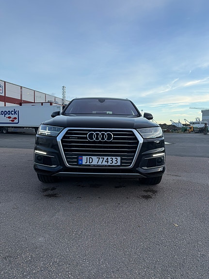 Audi Q7 3 of 30