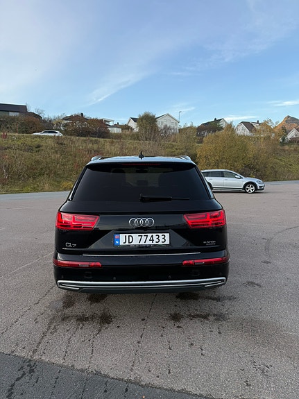 Audi Q7 10 of 30