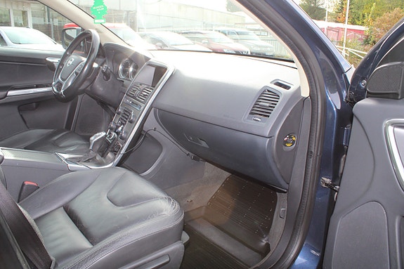 Volvo XC60 15 of 30