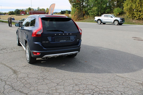 Volvo XC60 6 of 30