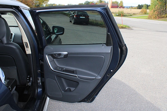 Volvo XC60 17 of 30
