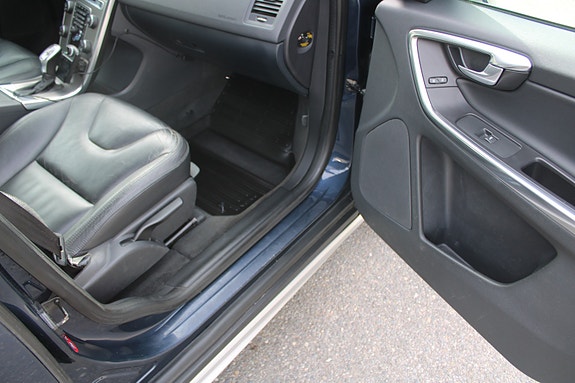 Volvo XC60 13 of 30