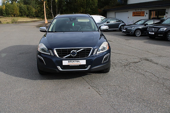 Volvo XC60 2 of 30