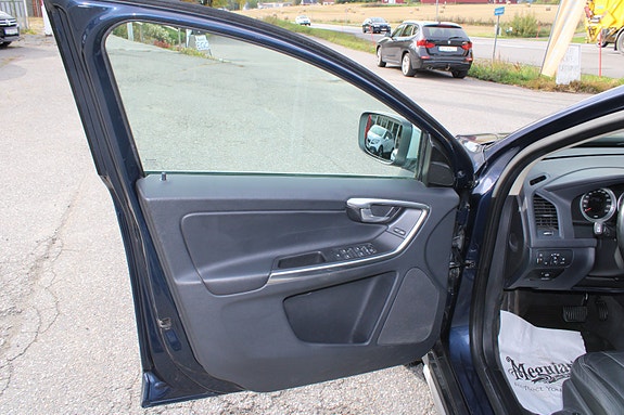 Volvo XC60 28 of 30