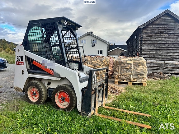 Bobcat S70 kompaktlaster med kost, skuffe og pallegafler 2 of 24