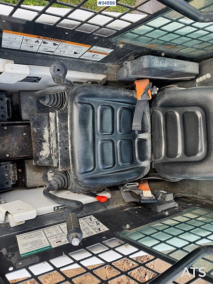 Bobcat S70 kompaktlaster med kost, skuffe og pallegafler 21 of 24