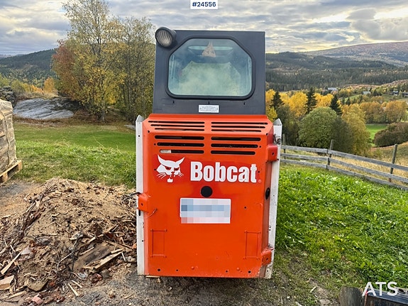 Bobcat S70 kompaktlaster med kost, skuffe og pallegafler 4 of 24