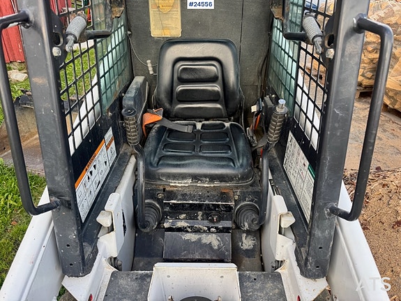 Bobcat S70 kompaktlaster med kost, skuffe og pallegafler 17 of 24