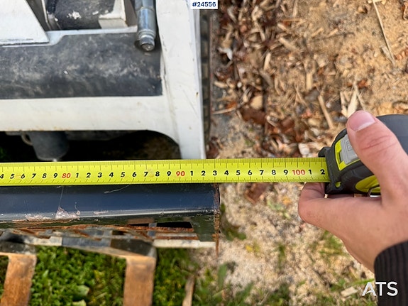 Bobcat S70 kompaktlaster med kost, skuffe og pallegafler 15 of 24