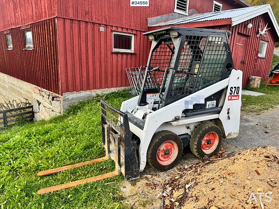 Bobcat S70 kompaktlaster med kost, skuffe og pallegafler 6 of 24