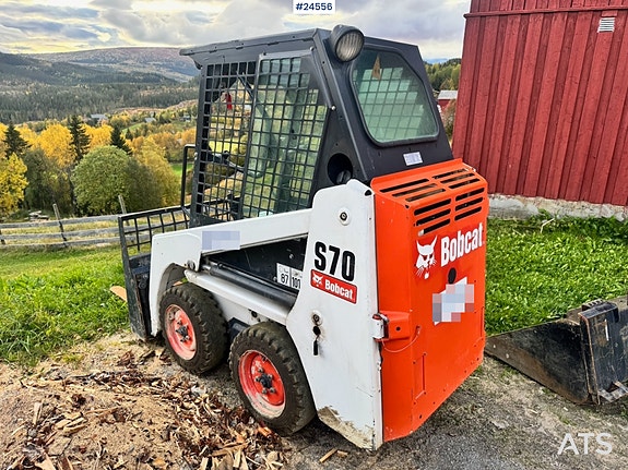 Bobcat S70 kompaktlaster med kost, skuffe og pallegafler 5 of 24