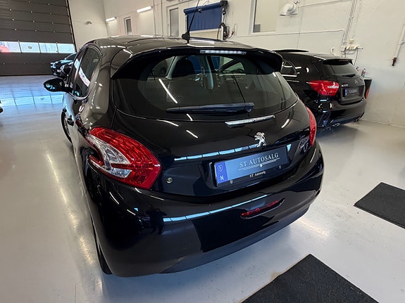 Peugeot 208 8 of 30