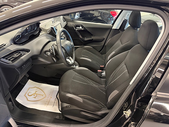 Peugeot 208 18 of 30