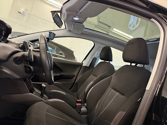 Peugeot 208 19 of 30