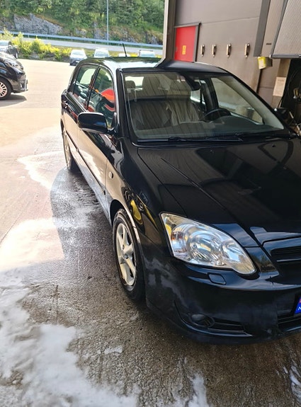 Toyota Corolla 2 of 17
