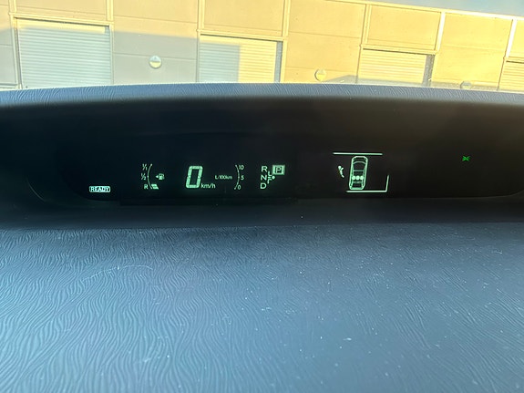 Toyota Prius 14 of 30