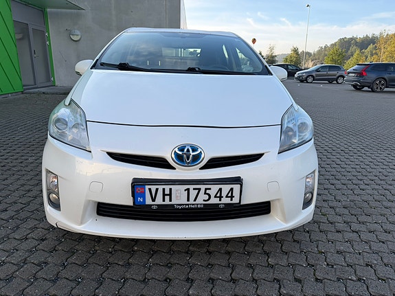 Toyota Prius 3 of 30