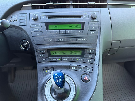 Toyota Prius 15 of 30