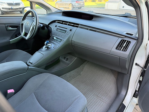 Toyota Prius 20 of 30