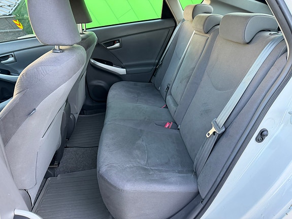 Toyota Prius 22 of 30
