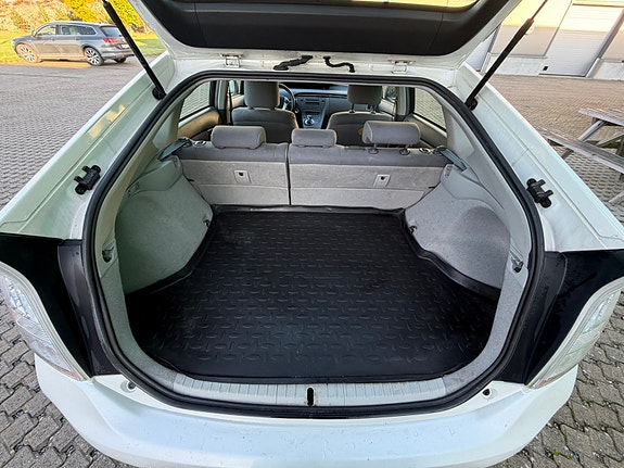 Toyota Prius 23 of 30