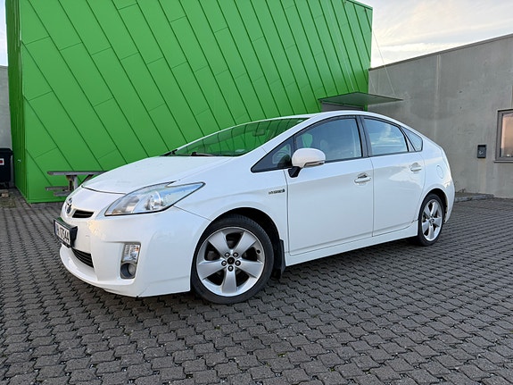 Toyota Prius 2 of 30