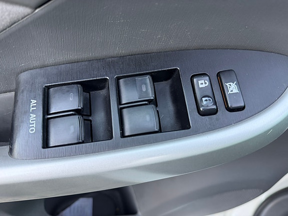 Toyota Prius 17 of 30
