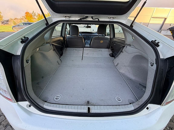 Toyota Prius 24 of 30
