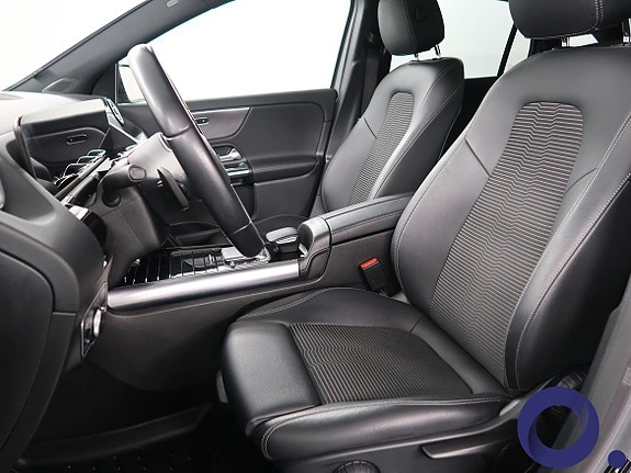 Mercedes-Benz EQA300 22 of 29