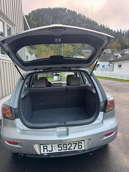 Mazda 3 4 of 5