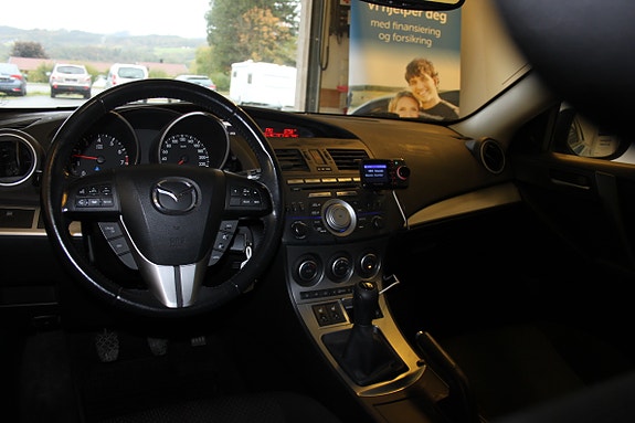 Mazda 3 8 of 15