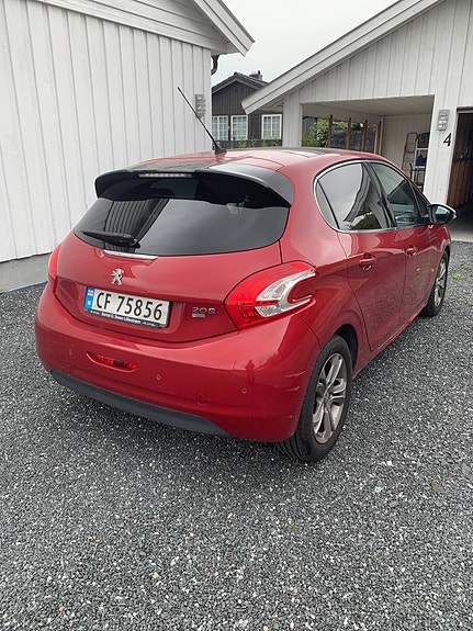 Peugeot 208 3 of 4