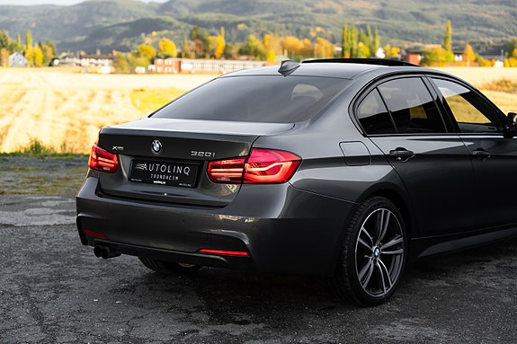 BMW 320i 4 of 26