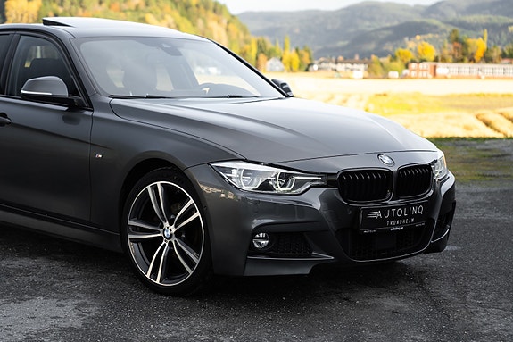 BMW 320i 2 of 26